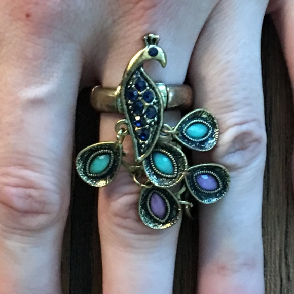 Peacock Ring - Elastic band and dangling design - Picture 2 of 2